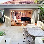 Maroubra Beach House With Lush Garden Oasis